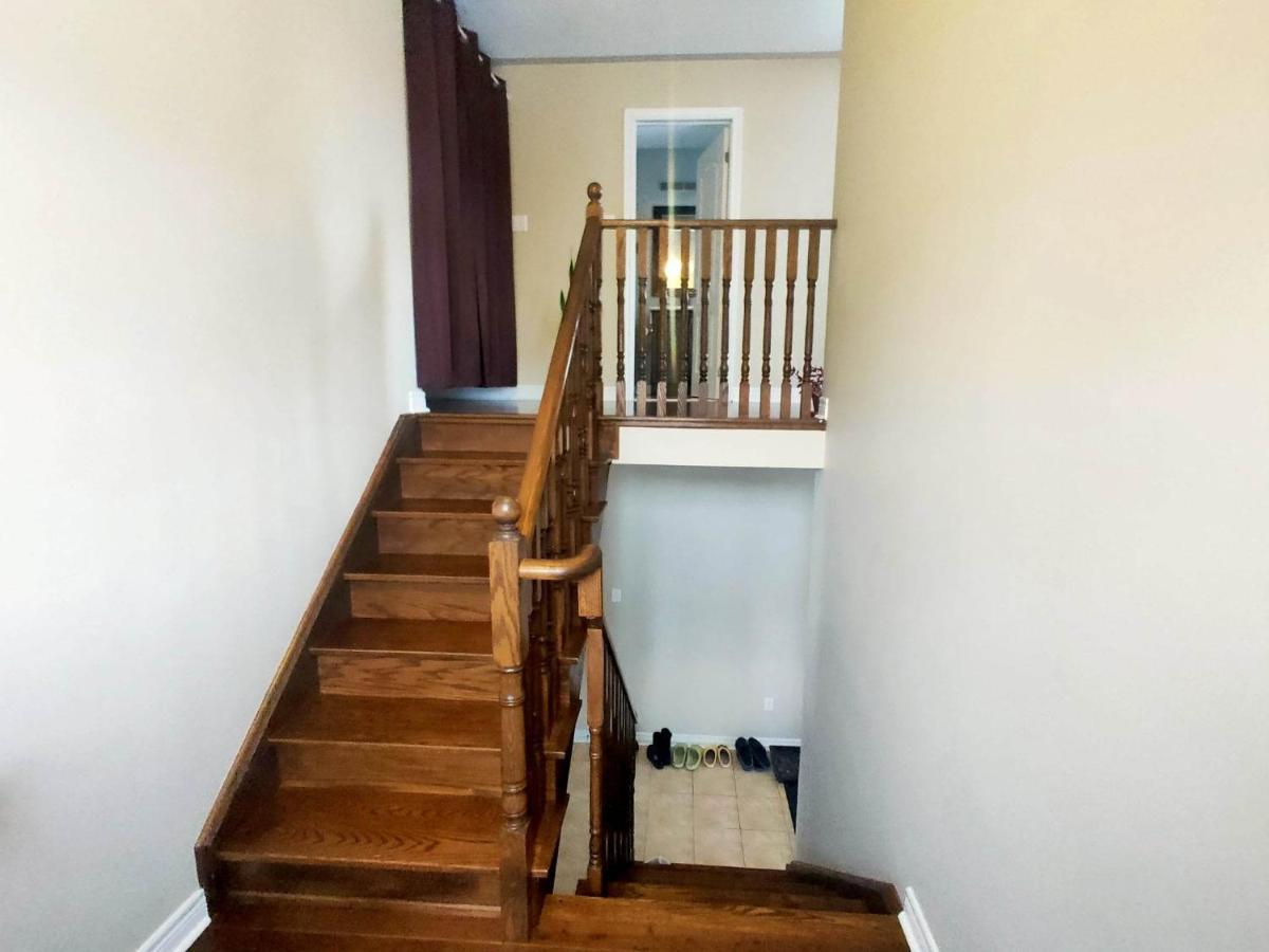 Affordable Room With Free Parking In Newmarket On Экстерьер фото