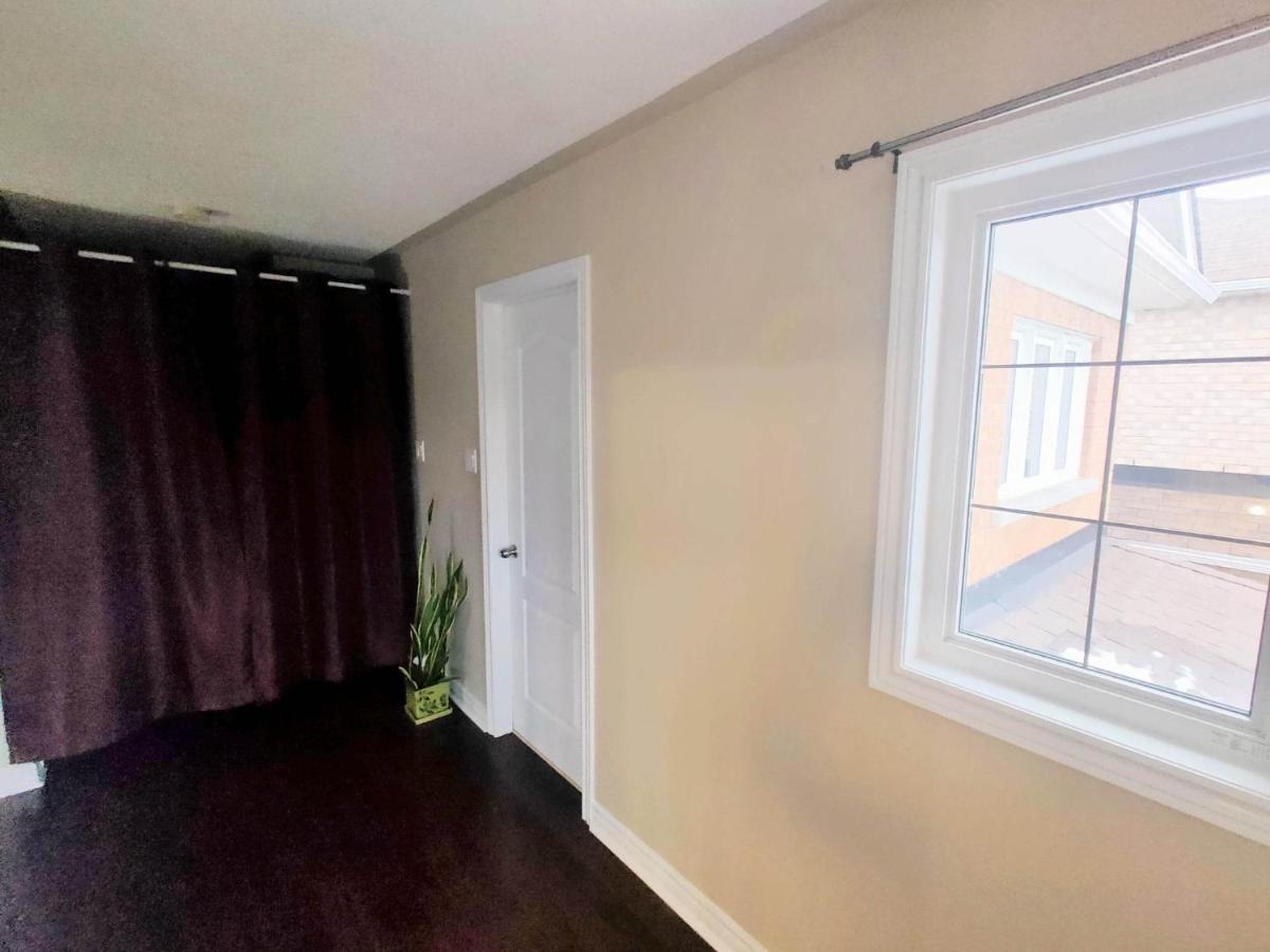 Affordable Room With Free Parking In Newmarket On Экстерьер фото