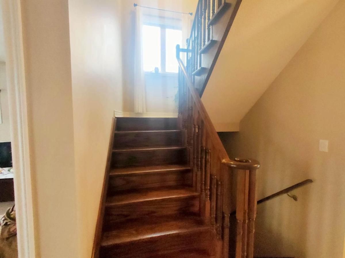 Affordable Room With Free Parking In Newmarket On Экстерьер фото