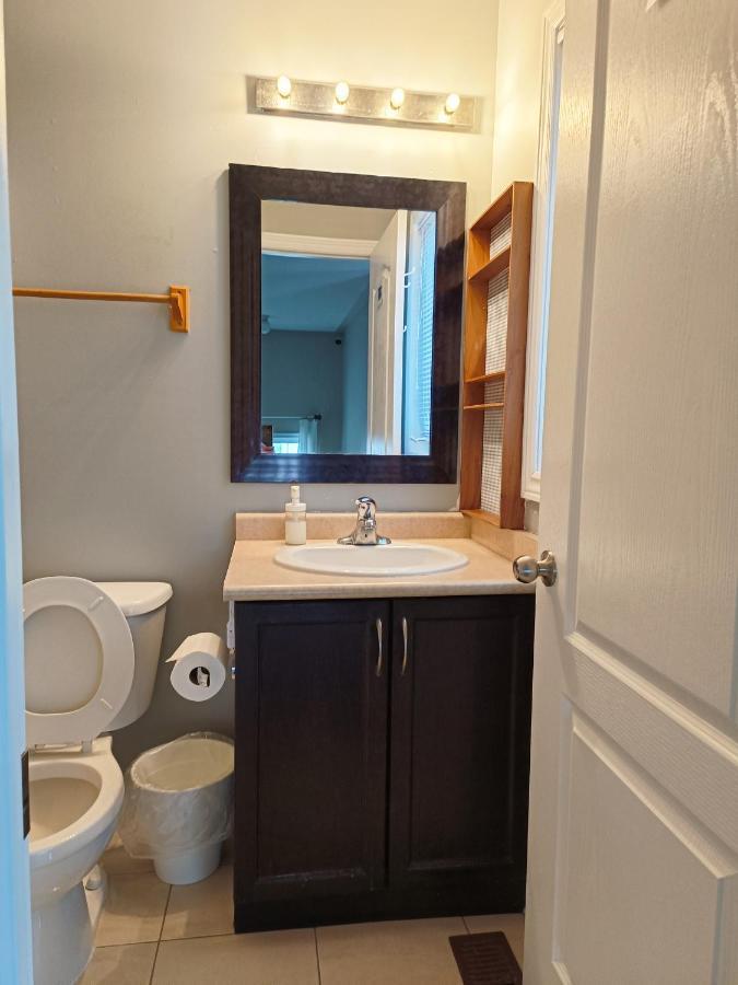 Affordable Room With Free Parking In Newmarket On Экстерьер фото