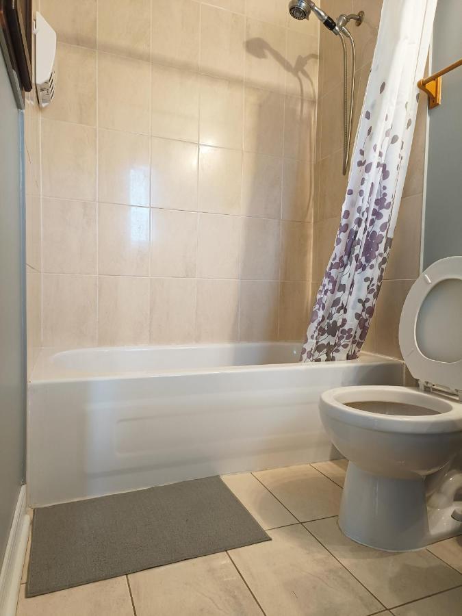 Affordable Room With Free Parking In Newmarket On Экстерьер фото
