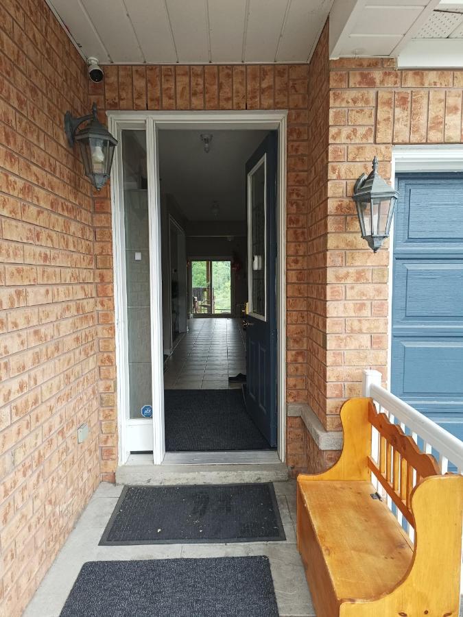 Affordable Room With Free Parking In Newmarket On Экстерьер фото