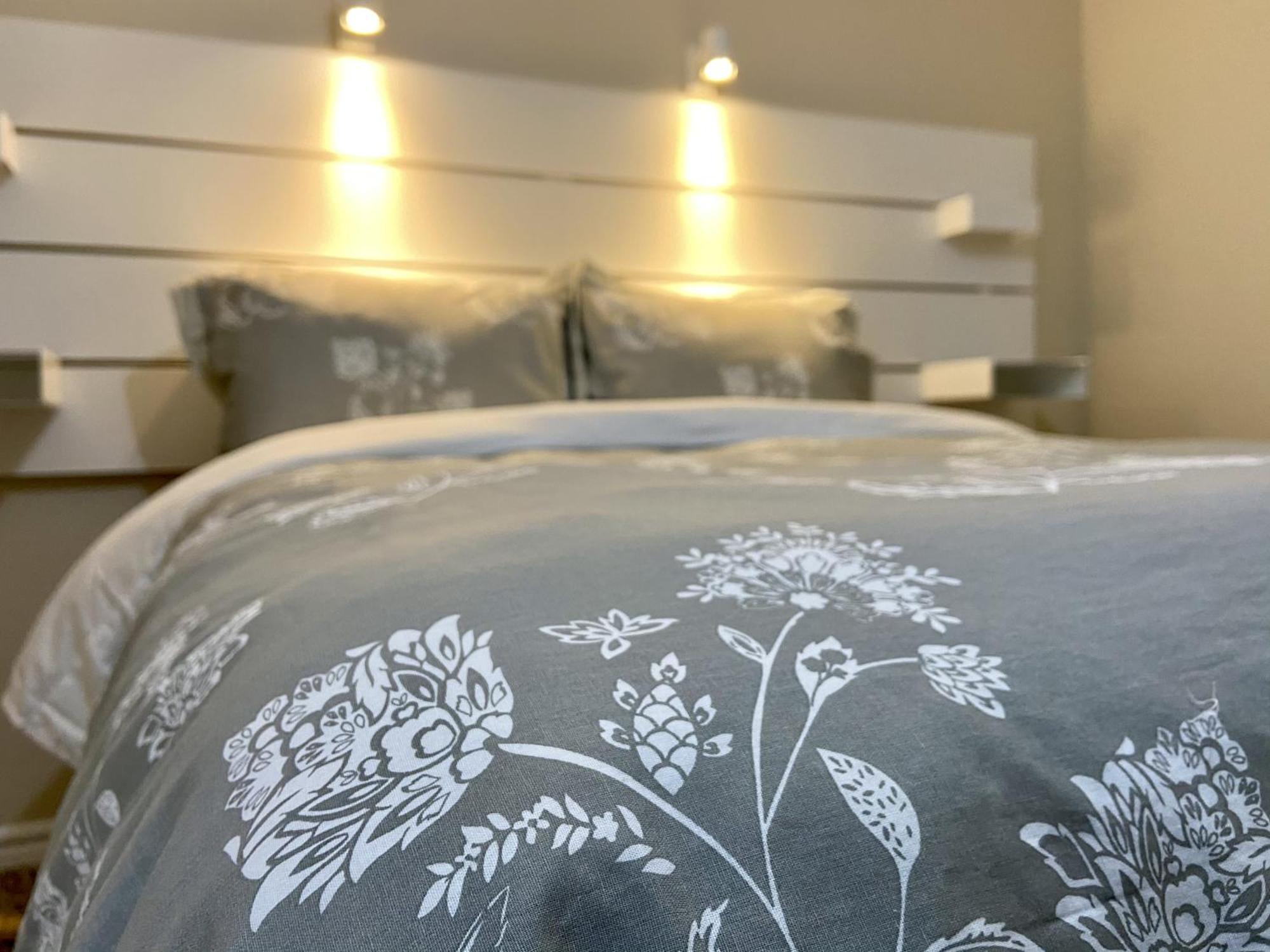 Affordable Room With Free Parking In Newmarket On Экстерьер фото
